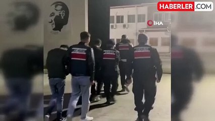 Kuşadası'nda Düzensiz Göçmen Operasyonu: 23 Göçmen ve 3 Organizatör Yakalandı
