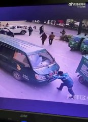 Delivery driver good deed of the day | real life superman