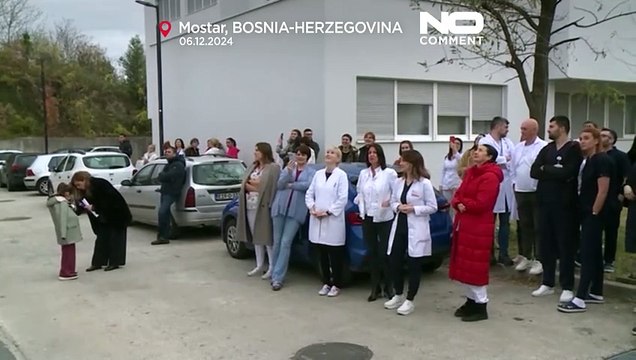 سانتا يوزع الهدايا على الأطفال المرضى في مستشفى موستار بمناسبة عيد القديس نيكولاس