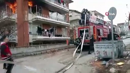 Eşine kızdı, çocuğunun da içerisinde olduğu evi ateşe verdi