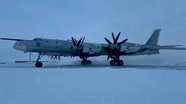 ロシア国防省、極東での戦略爆撃機Tu-95MSの訓練ビデオを公開