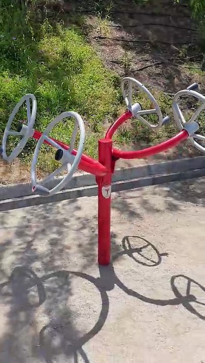 Public Exercise Equipment in Santiago, Chile 🏋️‍♂️🇨🇱