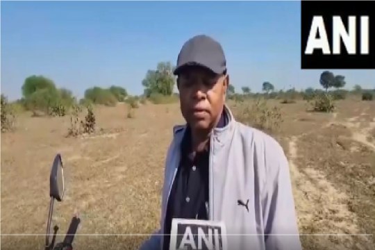 CG Tiger News: कान्हा उद्यान से भटक कर गाओं में पहुँगा बाघ, वन विभाग के एसडीओ ने कहा… देखें वीडियो