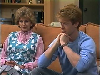 Neighbours deutsch - 182 - Töchterchen aus reichem Hause (04.02)