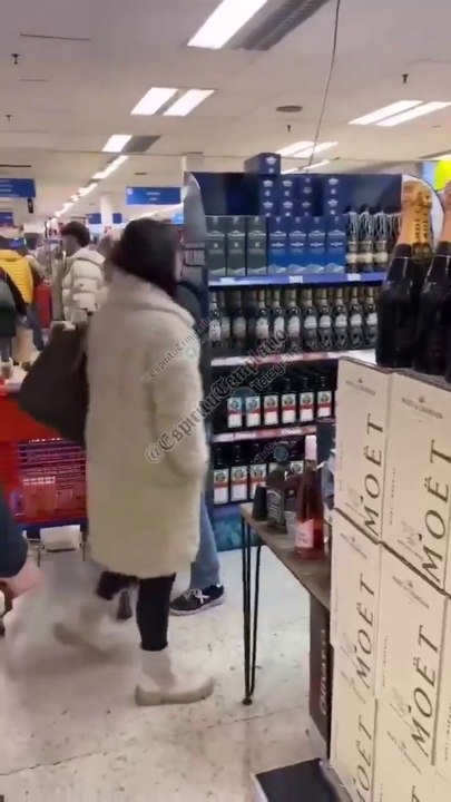 El comegambas" de UGT comprando alcohol en Andorra