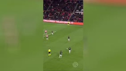 Sem Steijn stunning free-kick shocks PSV