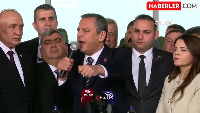 Özel, kameralar önünde CHP'li vekili azarladı: Dur abi, biliyorum