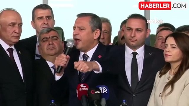 Özel, kameralar önünde CHP'li vekili azarladı: Dur abi, biliyorum
