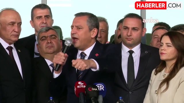 Özel, kameralar önünde CHP'li vekili azarladı: Dur abi, biliyorum