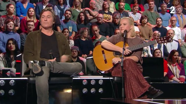 Sur le plateau de Taratata , Nagui a tenu à faire une jolie surprise à Thomas Dutronc. Mais face caméra, l'animateur de France 2 a eu bien du mal à maitrises ses émotions...