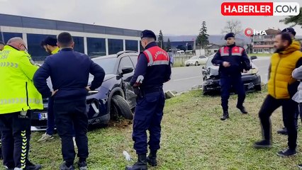 Düzce'de Kavşakta Çarpışma: 2 Yaralı
