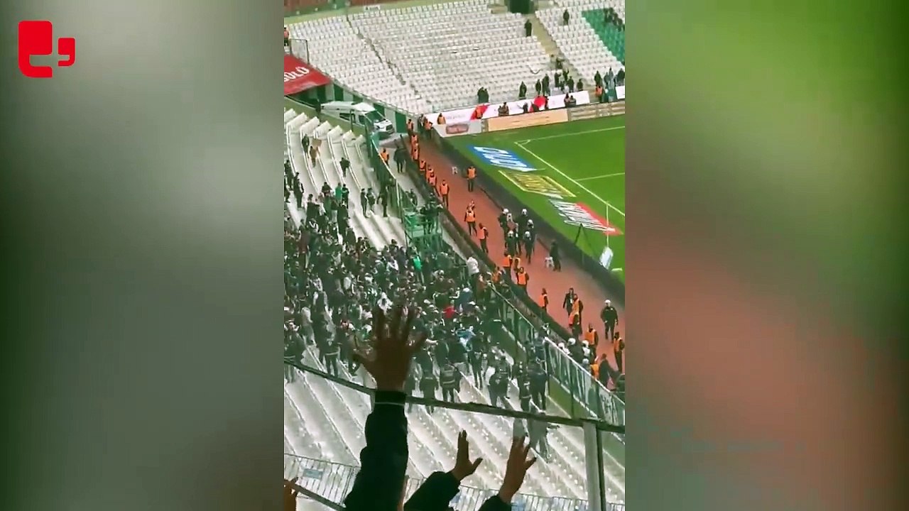 Konyaspor-Antalyaspor maçında taraftarlar polisle çatıştı