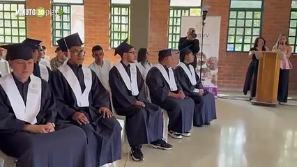 40 estudiantes con discapacidad cognitiva celebran su graduación laboral en Medellín