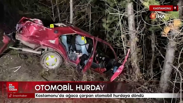 Kastamonu'da ağaca çarpan otomobil hurdaya döndü