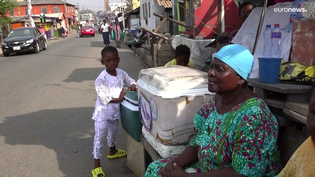 الناخبون في غانا يدلون بأصواتهم في انتخابات مصيرية