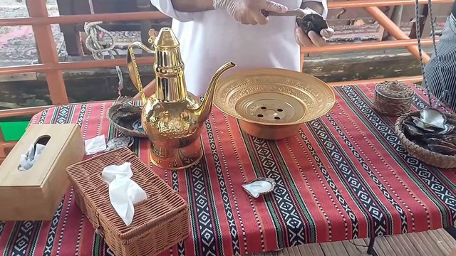 La perla spunta da un'ostrica: emozione al.Suwaidi Pearls negli Emirati Arabi