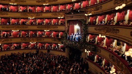 Prima della Scala, l'urlo dalla platea: "Salvate Sant'Agata"