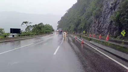 BR-277 tem pistas interditadas por causa das chuvas;