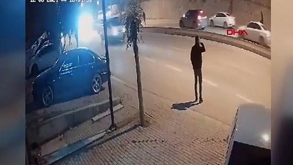 Motosiklet ile 30 metre sürüklendi, ayağa kalkıp yürümeye devam etti!
