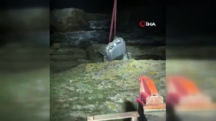 Sürücünün fren yerine gaza basması sonucu otomobil kayalıklardan uçtu