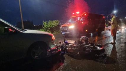 Homem sofre ferimento grave no braço após acidente entre carro e moto no Belmonte
