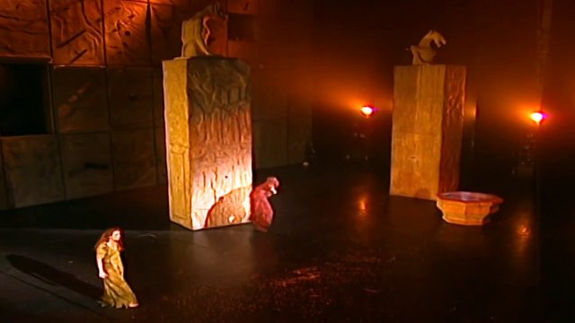 Ma maison c'est ta maison | NOTRE-DAME DE PARIS · (1999) Acte I