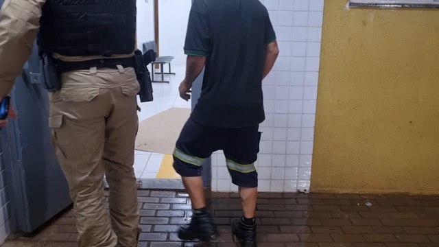 Homem é preso por dirigir embriagado e se envolver em acidente