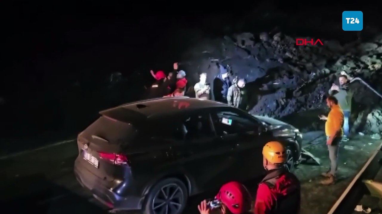 Artvin'de heyelan; Karadeniz Sahil Yolu ulaşıma kapandı!