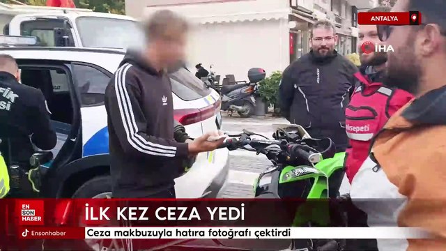 Antalya'da ilk kez ceza yiyen motosikletli hatıra fotoğrafı çektirdi