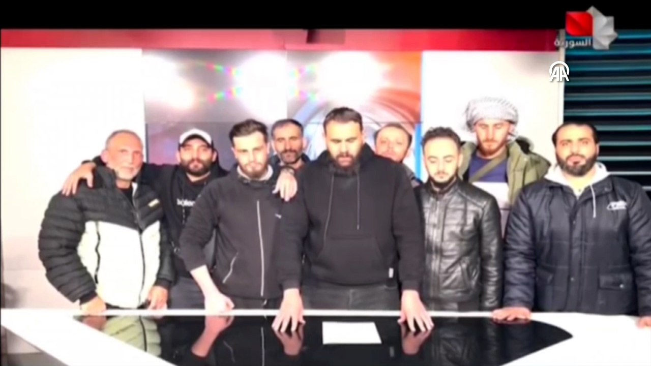 Suriye devlet televizyonunda yayınlanan videoda Esad’ın devrildiği, tutsakların serbest kaldığı duyuruldu