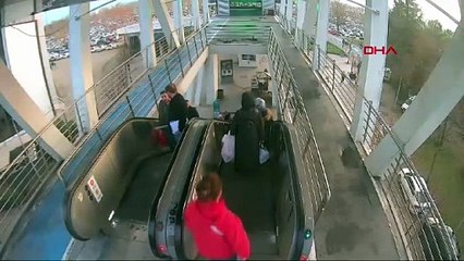 Yürüyen merdiven magandaları kamerada