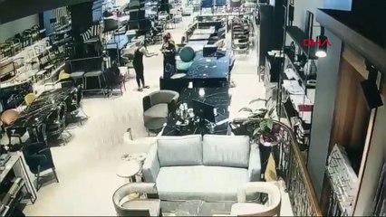 İstanbul’da sevgilisiyle otelde yer bulamayınca cep telefonu çaldı; 63 suçtan sabıkalı çıktı!