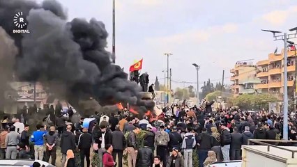 🔴YPG kontrolündeki Qamışlı’da yaşayan halk, Beşşar Esad’ın gidişini kutlamaya başladı.
