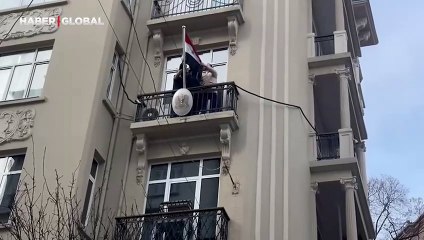 Nişantaşı'ndaki Suriye Konsolosluğu'nda rejim bayrağı indirildi