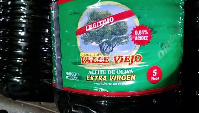 PM faz apreensão de azeite e azeitonas contrabandeadas da Argentina, em Cascavel