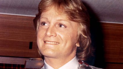 GALA VIDEO - Claude François : son penthouse parisien mis en vente, découvrez le prix de ce bien unique