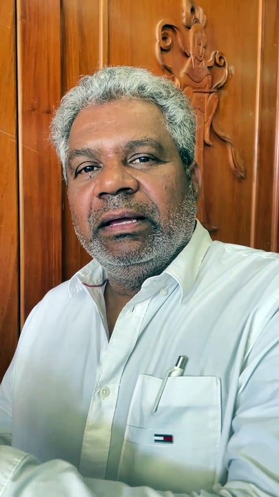 Jean-Hugues Ratenon appelle à sortir de la "macronisation de la vie politique"