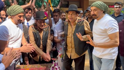 Dharmendra ने Fans और Paps के साथ Celebrate किया 89th Birthday, दोनो बेटे Sunny-Bobby भी आए नजर