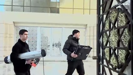 قوات المعارضة السورية داخل القصر الرئاسي في دمشق بعد فرار الأسد