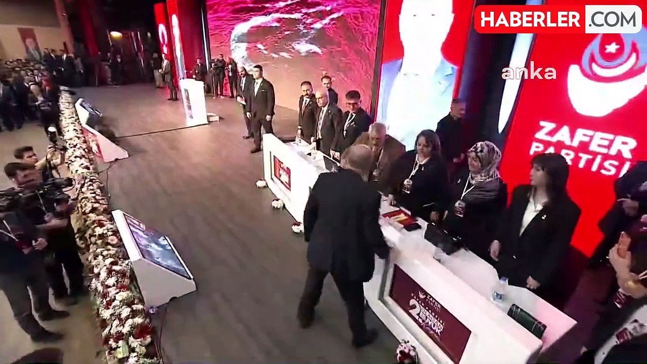 Zafer Partisi'nin İkinci Olağan Büyük Kongresi… Ümit Özdağ: "Artık 'Esad Gitmeden Suriyelileri Gönderemeyiz' Bahanesi Ortadan Kalkmıştır"