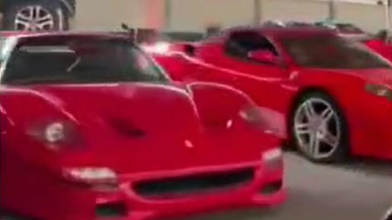 Nel garage di Assad tra Lamborghini, Ferrari e...