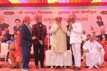 VIDEO: अहमदाबाद : गुरुदेव राकेश से मुख्यमंत्री पटेल ने लिया आशीर्वाद