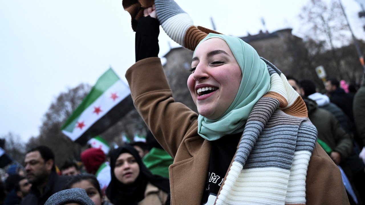 Berlín, Atenas, Londres o París: los sirios salen a las calles para celebrar la caída de El Asad