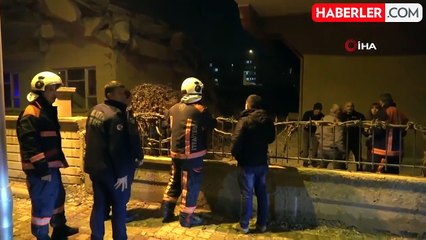 Malatya'da Hasarlı Bina Çöktü