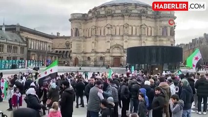 İskoçya'da Suriyeliler Esad Rejiminin Devrilmesini Kutladı