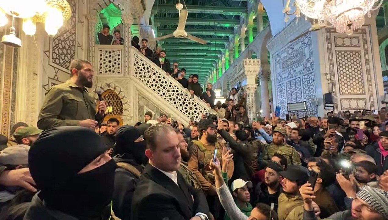 Líder rebelde sírio visita famosa Mesquita Omíada em Damasco