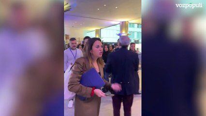 La Eurodiputada del PSOE Laura Ballarín impide la grabación de un escrache a Zapatero en el Parlamento Europeo