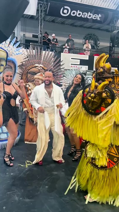 Ex jugador de Barcelona y Atlético aparece bailando samba en Brasil