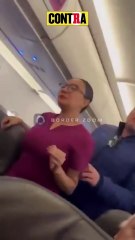 CAPTAN MOMENTO EN QUE HOMBRE INTENTA DESVIAR VUELO DE VOLARIS A ESTADOS UNIDOS