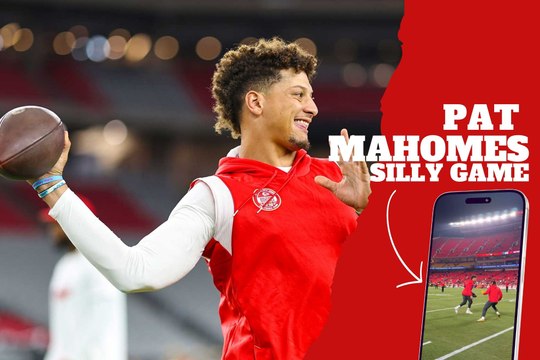 Patrick Mahomes playing during Chiefs vs Chargers pregame